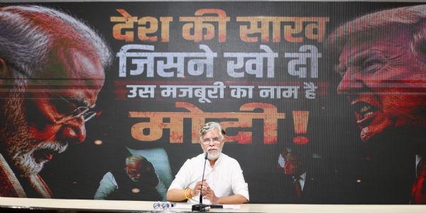 नई दिल्ली स्थित कांग्रेस मुख्यालय में आयोजित पत्रकार वार्ता के दौरान कांग्रेस मीडिया विभाग के प्रमुख पवन खेड़ा। नई दिल्ली स्थित कांग्रेस मुख्यालय में आयोजित पत्रकार वार्ता के दौरान कांग्रेस मीडिया विभाग के प्रमुख पवन खेड़ा।