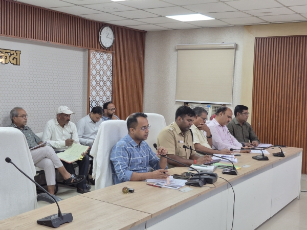सारण में मुहर्रम को लेकर शांति समिति की हुई बैठक सारण में मुहर्रम को लेकर शांति समिति की हुई बैठक