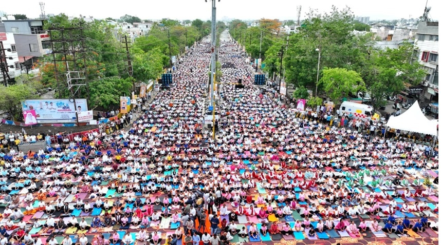 10 हजार लोगों का एक साथ भ्रामरी प्राणाया,एक अनोखा विश्व रिकार्ड