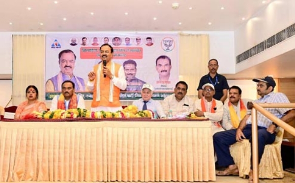 सम्बोधित करते उपमुख्यमंत्री