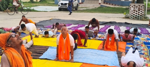 सारण में अंतर्राष्ट्रीय योग दिवस पर विभिन्न संगठनों ने किया योगाभ्यास सारण में अंतर्राष्ट्रीय योग दिवस पर विभिन्न संगठनों ने किया योगाभ्यास