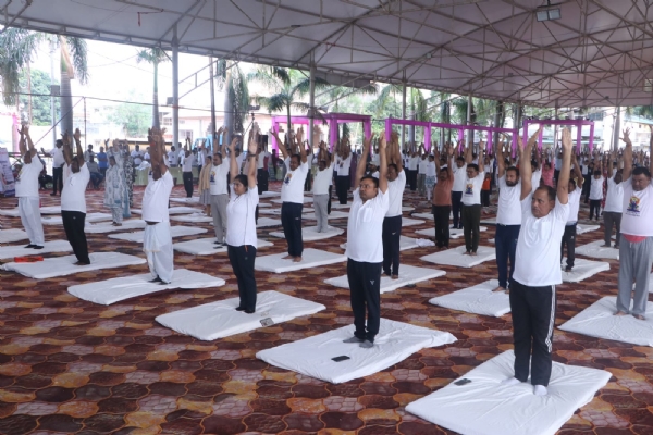 सामूहिक योगाभ्यास