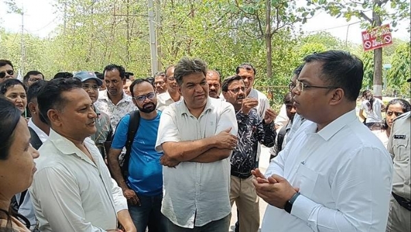 कलेक्टर ने किया नीट परीक्षा केंद्रों का निरीक्षण कलेक्टर ने किया नीट परीक्षा केंद्रों का निरीक्षण