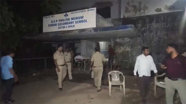 कॉलेज छात्र का शव फंदे से लटका मिला