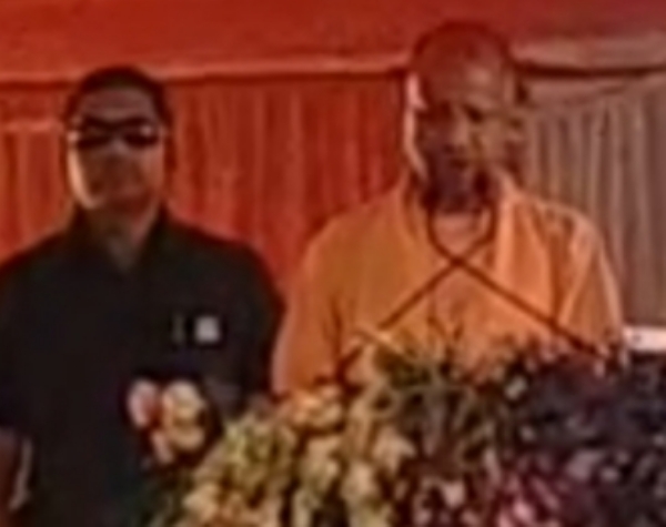 सम्बोधित करते सीएम योगी आदित्यनाथ