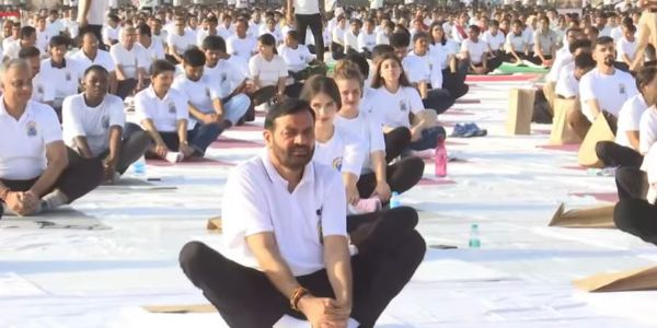 हरियाणा के मुख्यमंत्री नायब सैनी याेग दिवस पर याेग मुद्रा में हरियाणा के मुख्यमंत्री नायब सैनी याेग दिवस पर याेग मुद्रा में