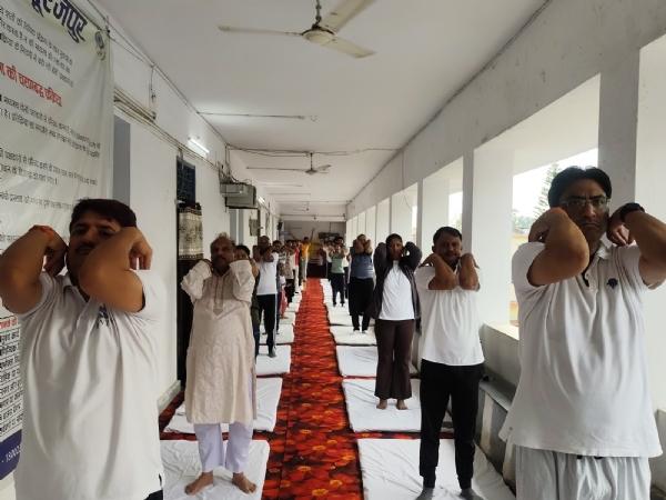 सामूहिक योगाभ्यास सामूहिक योगाभ्यास