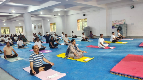 सारण में अंतर्राष्ट्रीय योग दिवस पर विभिन्न संगठनों ने किया योगाभ्यास सारण में अंतर्राष्ट्रीय योग दिवस पर विभिन्न संगठनों ने किया योगाभ्यास