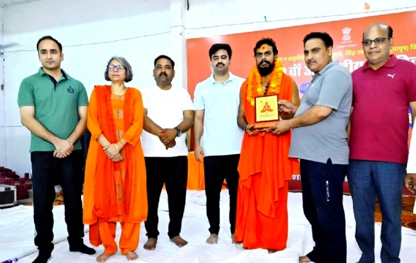 ‘स्वस्थ आयु के लिए योग’ थीम पर धौलपुर में मनाया अन्तर्राष्ट्रीय योग दिवस ‘स्वस्थ आयु के लिए योग’ थीम पर धौलपुर में मनाया अन्तर्राष्ट्रीय योग दिवस