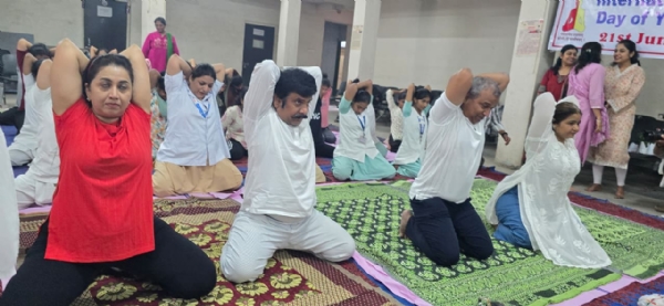 ठाणे जिला सिविल अस्पताल में योग दिवस मनाया गया ठाणे जिला सिविल अस्पताल में योग दिवस मनाया गया