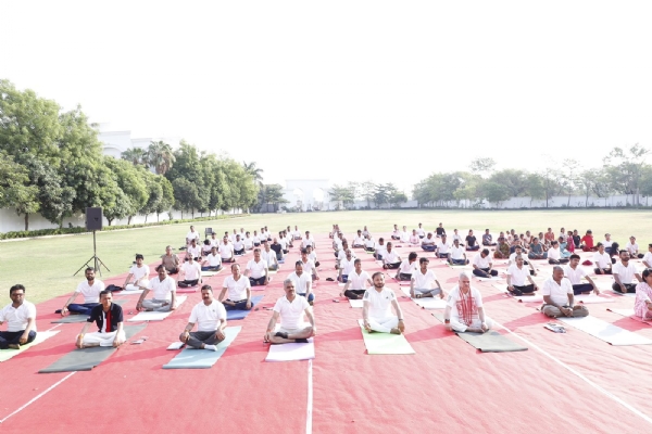 छग : भाजपा प्रदेश कार्यालय में भाजपा क्षेत्रीय संगठन महामंत्री अजय जम्वाल, प्रदेश संगठन महामंत्री पवन साय सहित पदाधिकारी व कार्यकर्ता ने किया योगाभ्यास