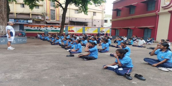 पश्चिम मेदिनीपुर में अंतरराष्ट्रीय योग दिवस पर जगह-जगह भव्य आयोजन