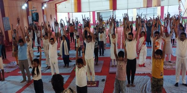 पांडु सीनियर सिटीजन फोरम ने मनाया योग दिवस