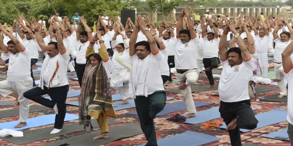 बंगाल की खाड़ी से अरब सागर तक आज योग और देशभक्ति के रंग में रंगा है भारत : कपिल मिश्रा