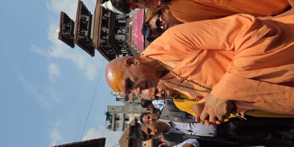 स्वामी अवधेशानन्द गिरी ने नेपाल में किए जीवित देवी कुमारी के दर्शन-पूजन