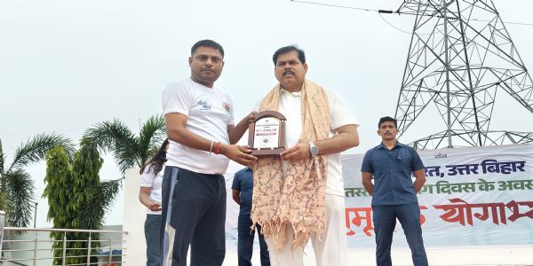 स्वस्थ रहने के लिए योग आवश्यक : मंत्री