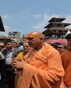 स्वामी अवधेशानन्द गिरी ने नेपाल में किए जीवित देवी कुमारी के दर्शन-पूजन