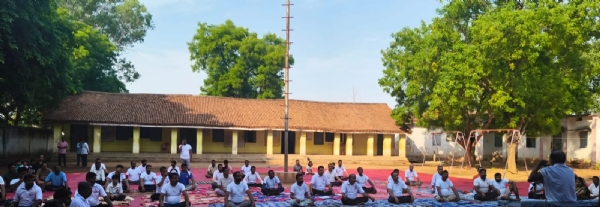 सामूहिक योगाभ्यास सामूहिक योगाभ्यास