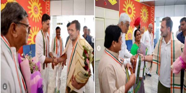 राहुल गांधी का कांग्रेस कार्यकर्ताओं द्वारा गुलदस्ता भेंट कर स्वागत करते हुए राहुल गांधी का कांग्रेस कार्यकर्ताओं द्वारा गुलदस्ता भेंट कर स्वागत करते हुए