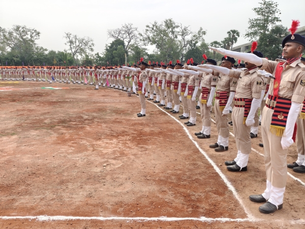 सारण पुलिस लाइन में प्रशिक्षु सिपाहियों का शपथ ग्रहण समारोह संपन्न