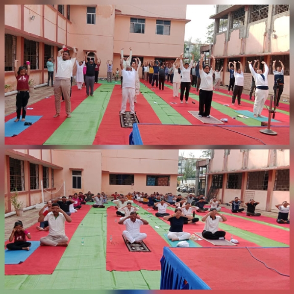 जिला विधिक सेवा प्राधिकरण द्वारा जिला न्यायालय परिसर में योग शिविर का आयोजन