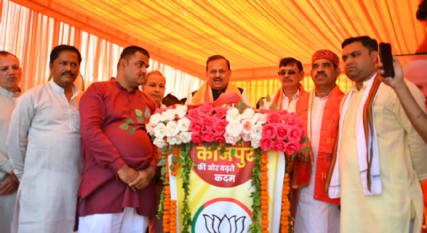 कानपुर सांसद रमेश अवस्थी व अन्य का छायाचित्र (फ़ाइल) कानपुर सांसद रमेश अवस्थी व अन्य का छायाचित्र (फ़ाइल)
