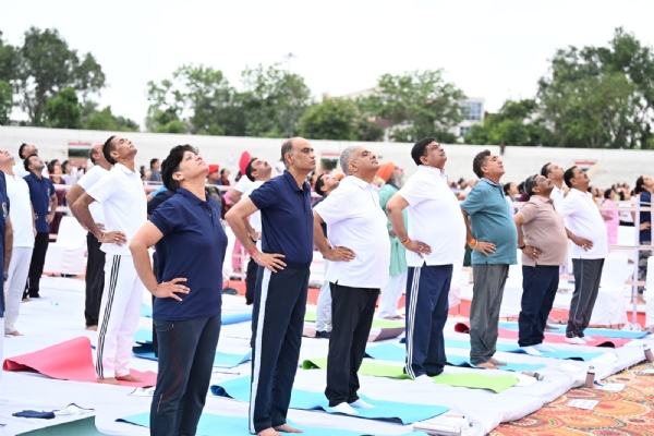 अलवर कार्यक्रम में मौजूद केंद्रीय मंत्री व अन्य। अलवर कार्यक्रम में मौजूद केंद्रीय मंत्री व अन्य।