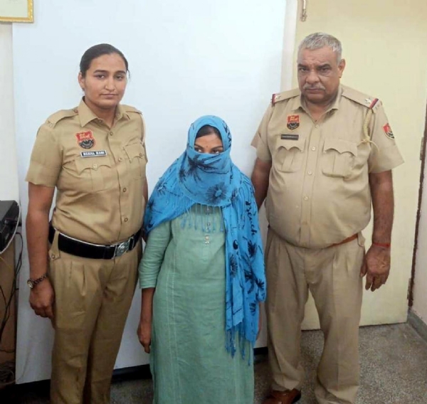 फतेहाबाद। धोखाधड़ी मामले में गिरफ्तार महिला। फतेहाबाद। धोखाधड़ी मामले में गिरफ्तार महिला।