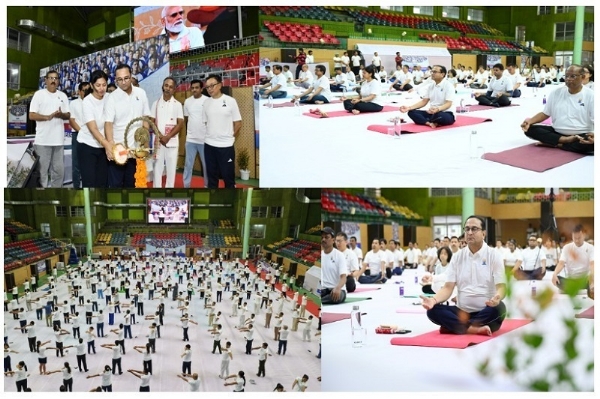 असमः पूसीरे की ओर से आयोजित अंतरराष्ट्रीय योग दिवस का दृश्य असमः पूसीरे की ओर से आयोजित अंतरराष्ट्रीय योग दिवस का दृश्य