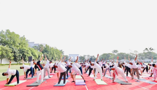 छग : भाजपा प्रदेश कार्यालय में भाजपा क्षेत्रीय संगठन महामंत्री अजय जम्वाल, प्रदेश संगठन महामंत्री पवन साय सहित पदाधिकारी व कार्यकर्ता ने किया योगाभ्यास