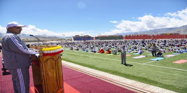 उपराष्ट्रपति सीपी राधाकृष्णन योग कार्यक्रम को संबोधित करते हुए। उपराष्ट्रपति सीपी राधाकृष्णन योग कार्यक्रम को संबोधित करते हुए।