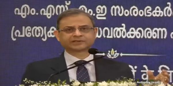 कोच्चि में एमएसएमई पर आयोजित कार्यक्रम को संबोधित करते संजय मल्होत्रा कोच्चि में एमएसएमई पर आयोजित कार्यक्रम को संबोधित करते संजय मल्होत्रा