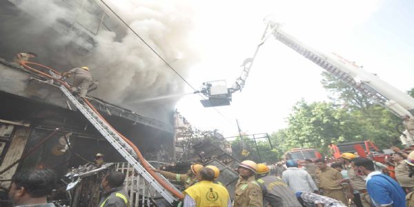 (लीड) लखनऊ की कोचिंग सेंटर में लगी आग से 14 लोगों की मौत, बढ़ सकता है आकड़ा