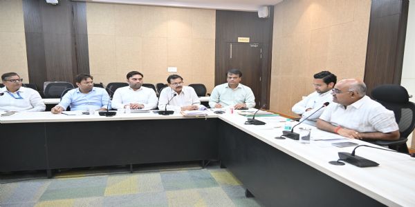 स्वच्छ ऊर्जा से जुड़ रहे हजारों परिवार, पीएम सूर्यघर योजना में कानपुर प्रदेश में दूसरे स्थान पर : जिलाधिकारी