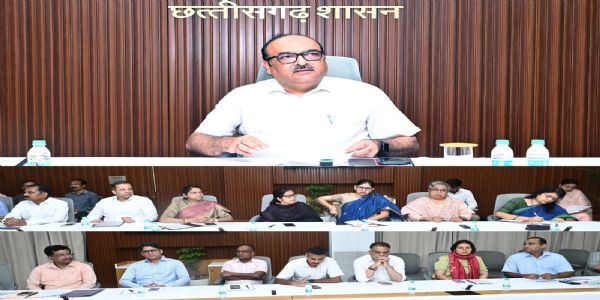 मुख्य सचिव विकासशील ने विभागीय योजनाओं की प्रगति की समीक्षा की