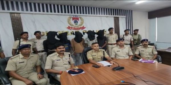 पुलिस ने बाइक चोर गिरोह के 05 अपराधियों को किया गिरफ्तार