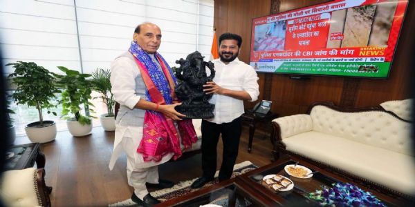रेवंत रेड्डी ने राजनाथ सिंह से मुलाकात की, आदिलाबाद एयरपोर्ट, डीआरडीओ परियोजना पर मांगा सहयोग