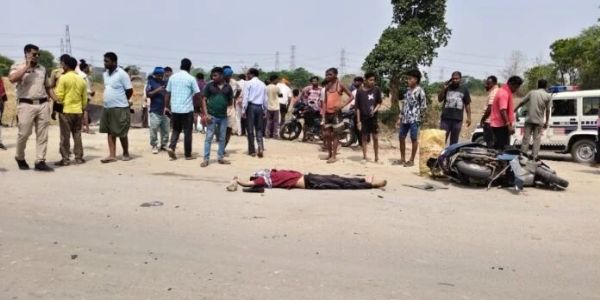 तेज रफ्तार ट्रैक्टर की टक्कर से स्कूटी सवार की मौत, खेत में जा घुसा वाहन
