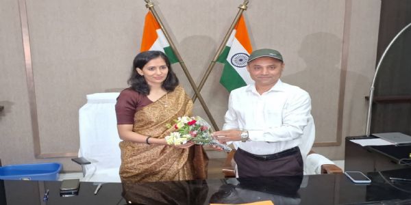 जिलाधिकारी के तौर पर अलंकृता पांडेय ने ग्रहण किया पदभार
