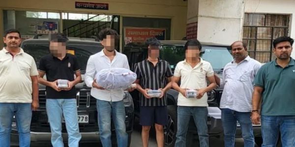 नाेएडा में छात्र-छात्राओं को ओजी गांजा सप्लाई करने वाले चार तस्कर गिरफ्तार, इनमें तीन गाेरखपुर निवासी