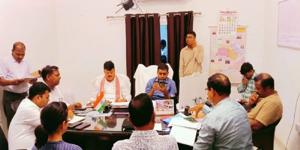 नगर में जलभराव हुआ तो सफाई एजेंसी होगी जवाबदेह : गिरीश त्रिपाठी