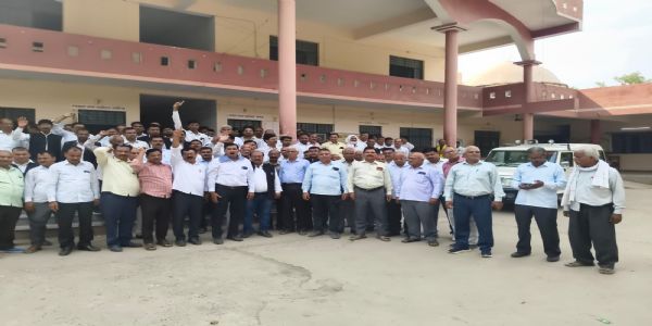 एसडीएम के खिलाफ अधिवक्ताओं का मोर्चा, अनिश्चितकालीन हड़ताल का ऐलान