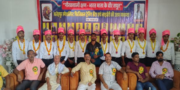 फतेहपुर में आर्मी में चयनित 12 युवाओं को किया गया सम्मानित