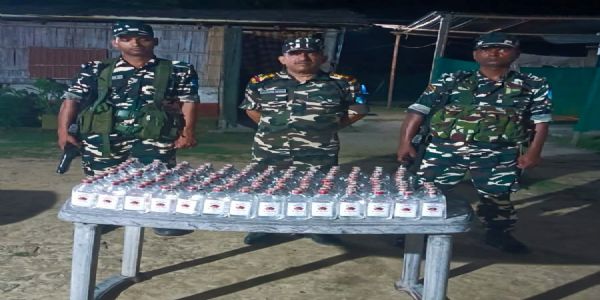 भारत-नेपाल सीमा पर एसएसबी ने 147 बोतल नेपाली शराब की जब्त, तस्कर फरार