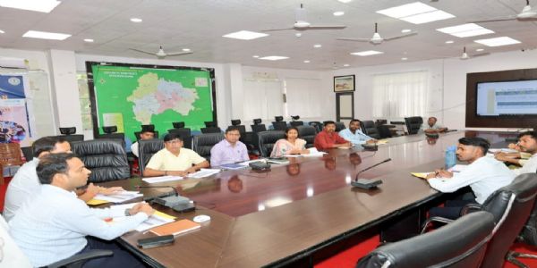 आईटीडीए और कल्याण विभाग की योजनाओं की समीक्षा, समय पर क्रियान्वयन के निर्देश