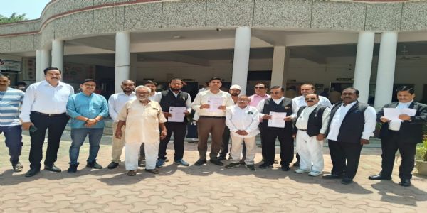 राष्ट्रीय अधिकार मोर्चा ने बिहार के भरत तिवारी एनकाउंटर मा1मले में जिलाधिकारी को सौंपा ज्ञापन
