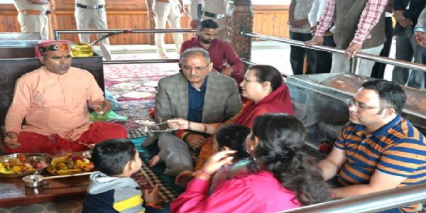 राज्यपाल ने माँ तारा देवी मंदिर में की पूजा-अर्चना