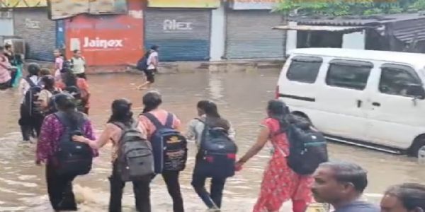 सूरत में झमाझम बारिश से मिली राहत, कई इलाकों में जलभराव और ट्रैफिक जाम