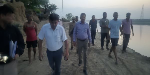बाढ़ सुरक्षा परियोजना से 818.92 हेक्टेयर कृषि भूमि व 2,950 की जनसंख्या को मिलेगी कटान से सुरक्षा : जिलाधिकारी