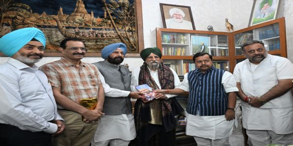 कृषि अर्थशास्त्री एसएस जौहल से मिले नितिन नवीन, फसल विविधीकरण पर हुई चर्चा